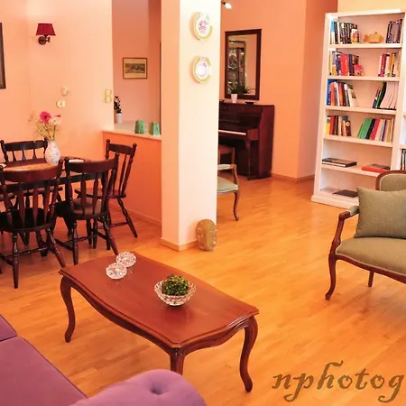 Alexandra's Art Apartment