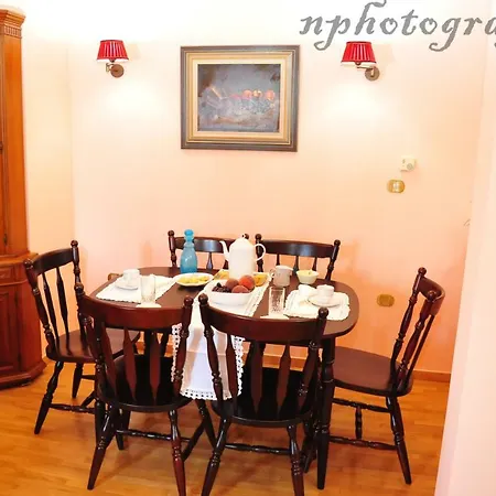 Alexandra's Art Apartment