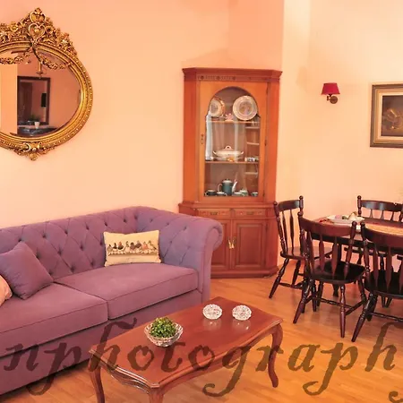 Alexandra's Art Apartment