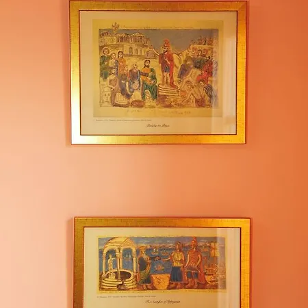 Alexandra's Art Apartment